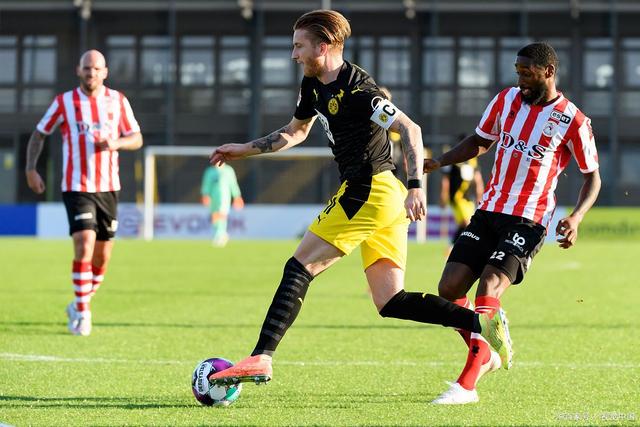 表现相提并 表现相提并